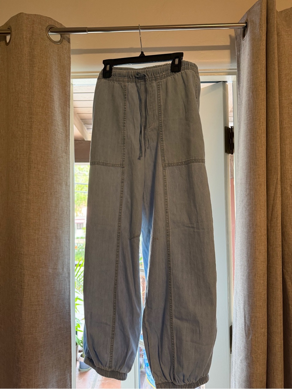 Old Navy Light Blue women’s mid-rise balloon jeans size small